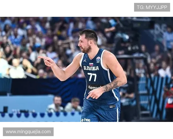 东契奇强硬突破制造2+1绝杀挑战 难度极高高难度抛投制胜 东契奇强硬突破制造2+1绝杀挑战 难度极高高难度抛投制胜